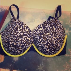 Victoria secret bra 32 DD
